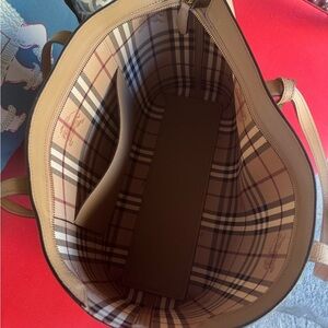 Burberry Haymark Check Medium Ardwell Zip Tote Camel